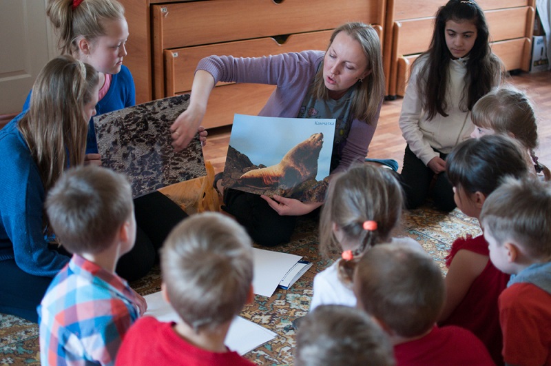 Малыши в одном из московских детских садов познакомились с Командорскими животными