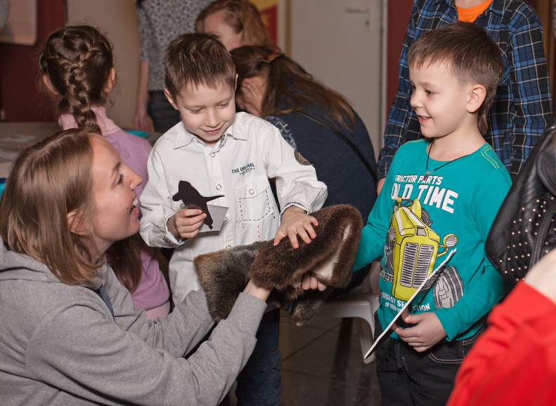 Children had a chance to touch sea otter's fur